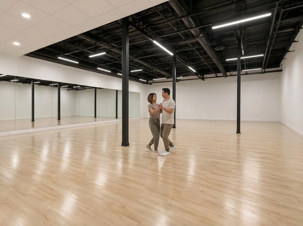Bright dance floor with wall mirrors at the Alhambra studio