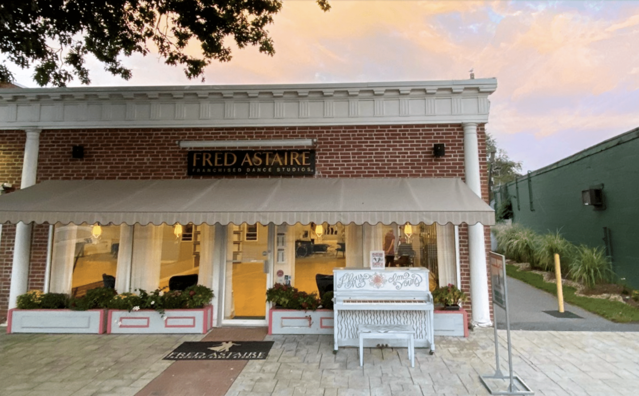 Outside view of Fred Astaire Dance Studios Old Saybrook CT