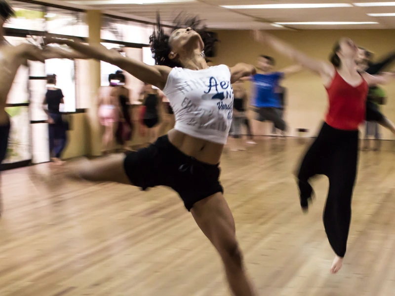 Dynamic group dance class showcasing east coast swing vs lindy hop.