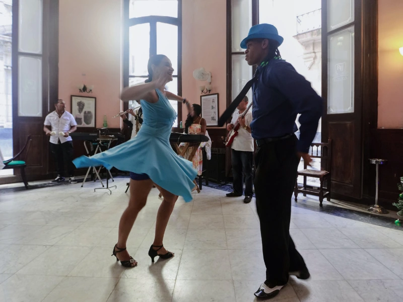 two people dancing demonstrating the lindy hop vs east coast swing