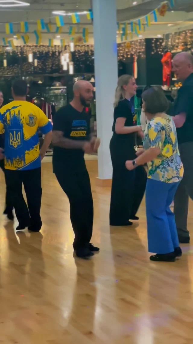 Aaaaand speaking of that Ukrainian Party… you didn’t think we’d miss out on some Ukrainian folk dancing, did you!? 🇺🇦  #fredastairedancestudios #newberlinwi #ballroomdancelessons #standwithukraine #celebrateukrainianculture