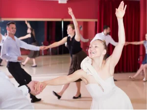 Couples taking swing dance lessons in Raleigh.