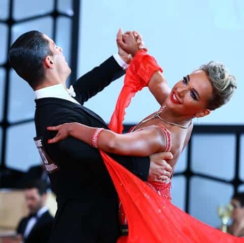 amparà-à-VIENNESE-WALTZ-scala-1