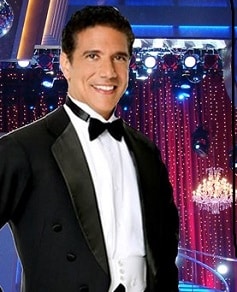 Mark "Corky" Ballas, membre de la junta de Fads Dance